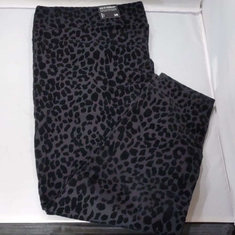 Torrid, size 3R black flocked leopard print